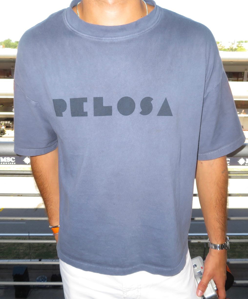 Pelosa — camiseta gris con el logo